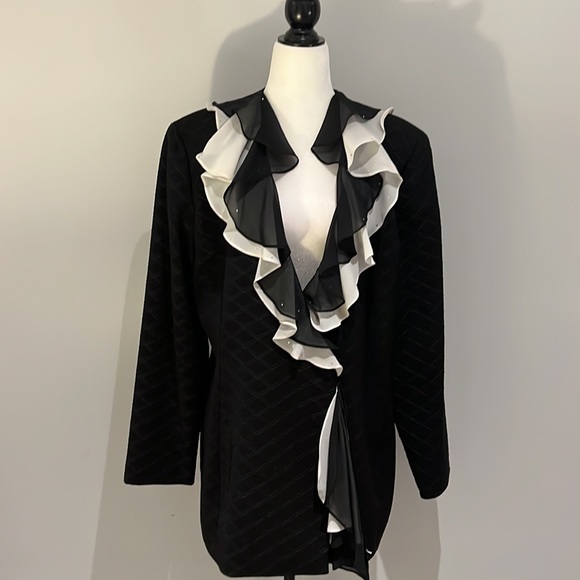 Donna Vinci Vintage Over Size Ruffled Black Blazer - Picture 12 of 17